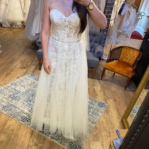 Beautiful Lace Wedding Dress for Sale-Brand New, Never worn, or Altered